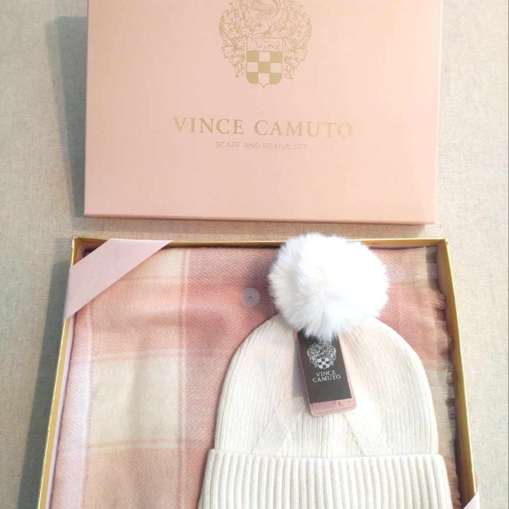 NWt VINCE CAMUTO PoM•HaT & Scarf SeT~ 🩷Pink & White
